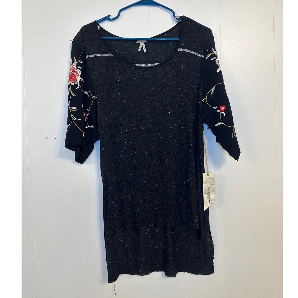 NWT BKE by Buckle Black Speckled Embroidered Floral 3/4 Sleeve Top Women's Small
